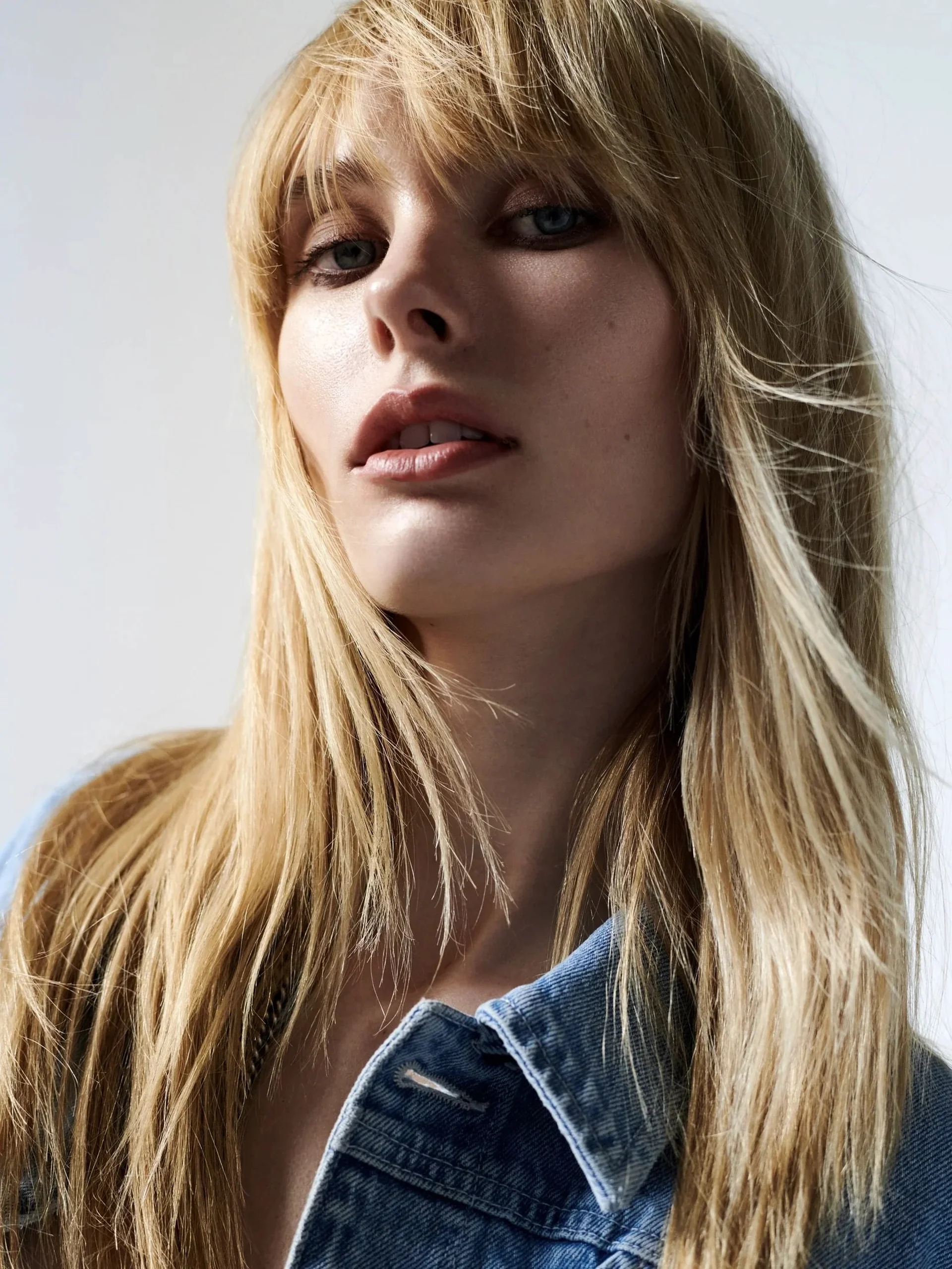 Charlize — 02.jpg